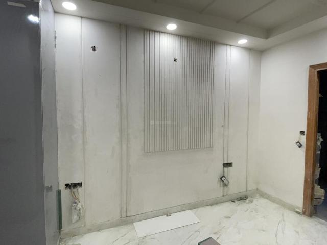 4 BHK Apartment in Shalimar Garden for resale Ghaziabad. The reference number is 20492395