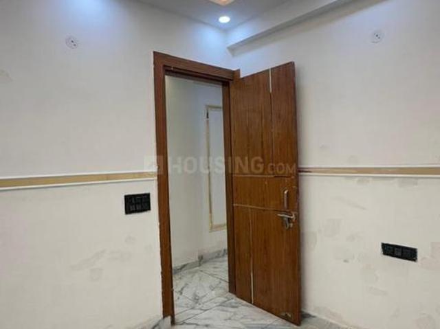 4 BHK Apartment in Shalimar Garden for resale Ghaziabad. The reference number is 20690163