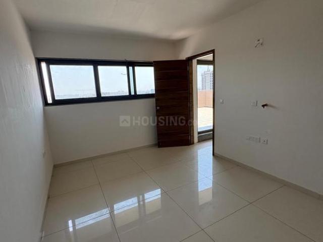 4 BHK Apartment in Shantigram for rent Ahmedabad. The reference number is 19596026