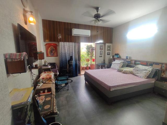 4 BHK Apartment in Shantigram for rent Ahmedabad. The reference number is 20446125