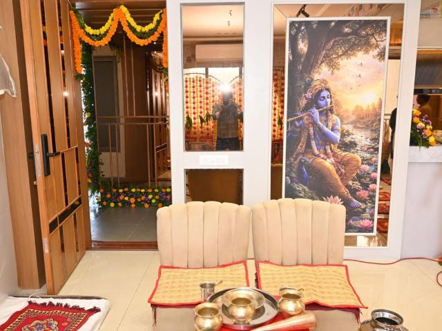 4 BHK Apartment in Shastri Nagar for resale Ahmedabad. The reference number is 20814830