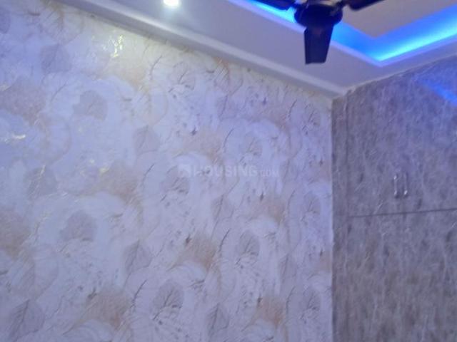 4 BHK Apartment in Shastri Nagar for resale Ghaziabad. The reference number is 19858840