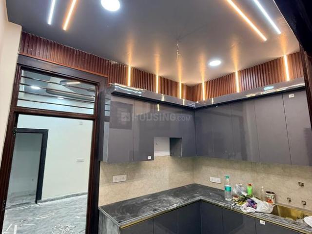 4 BHK Apartment in Shastri Nagar for resale Ghaziabad. The reference number is 19858882