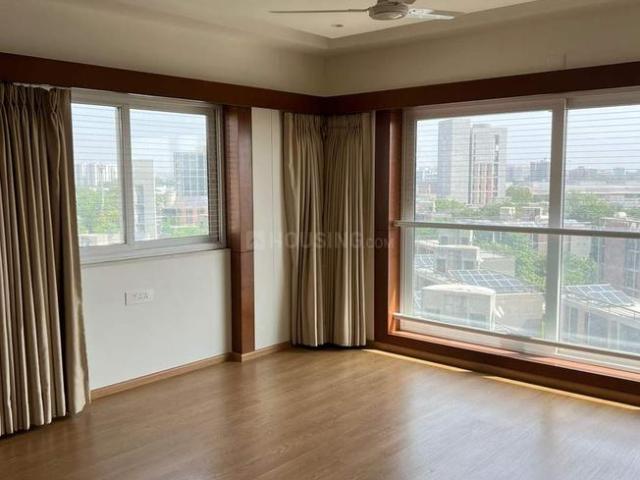 4 BHK Apartment in Shela for rent Ahmedabad. The reference number is 17524643