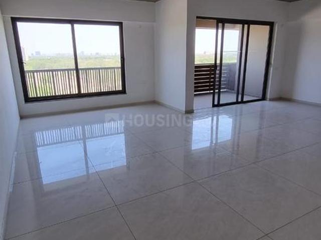 4 BHK Apartment in Shela for rent Ahmedabad. The reference number is 17613588