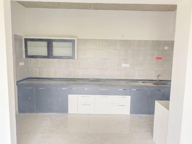 4 BHK Apartment in Shela for rent Ahmedabad. The reference number is 20393873