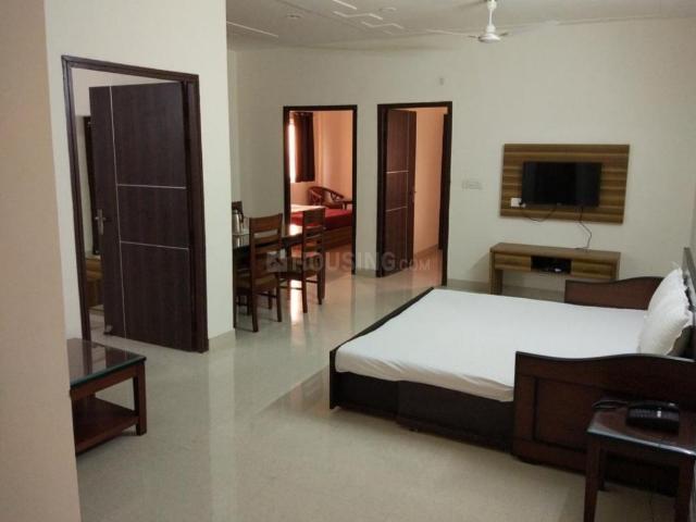 4 BHK Apartment in Shivaji Nagar for rent Pune. The reference number is 2523545