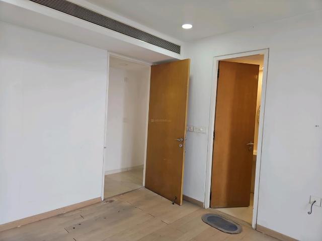 4 BHK Apartment in Sion for rent Mumbai. The reference number is 20580165
