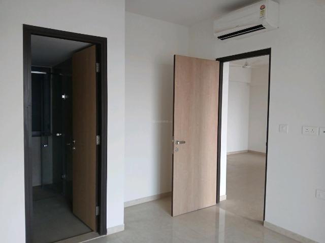 4 BHK Apartment in Sion for resale Mumbai. The reference number is 18352850