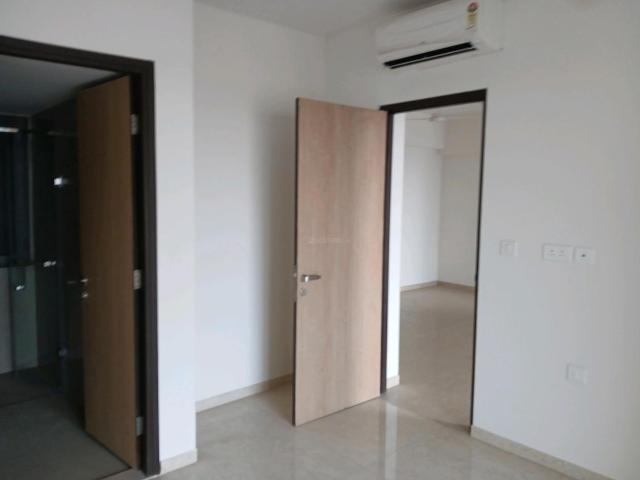 4 BHK Apartment in Sion for resale Mumbai. The reference number is 18382179