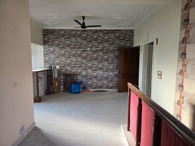 4 BHK Apartment in Patparganj for rent New Delhi. The reference number is 20183711