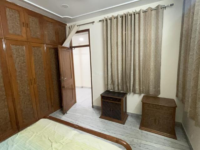 4 BHK Apartment in Paschim Vihar for rent New Delhi. The reference number is 20309343