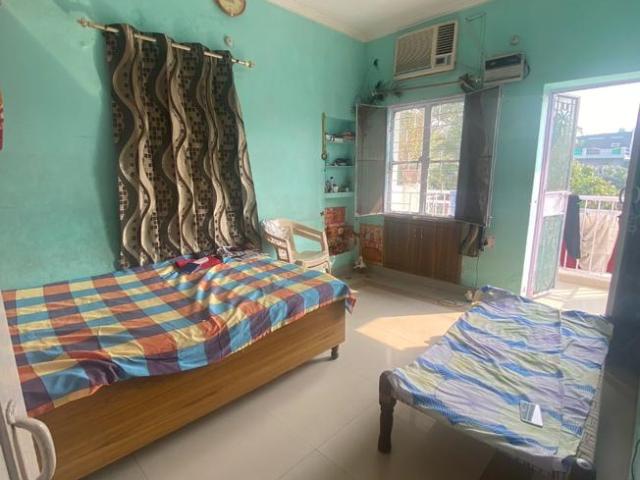 4 BHK Apartment in Pitampura for resale New Delhi. The reference number is 7697633