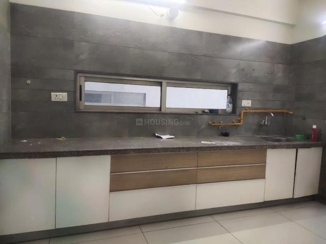 4 BHK Apartment in Prahlad Nagar for rent Ahmedabad. The reference number is 20205383