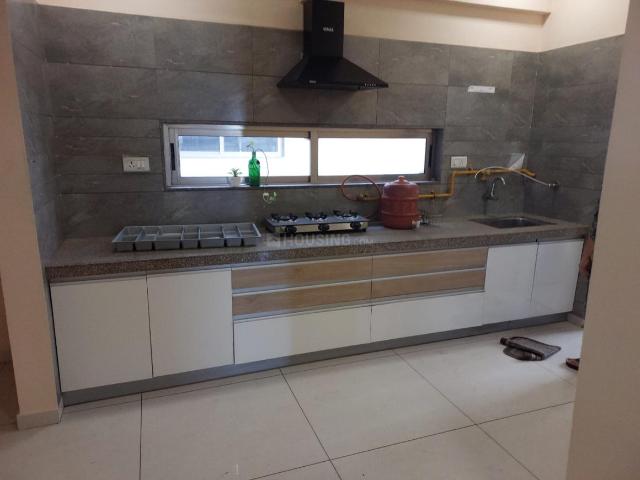 4 BHK Apartment in Prahlad Nagar for rent Ahmedabad. The reference number is 20207630