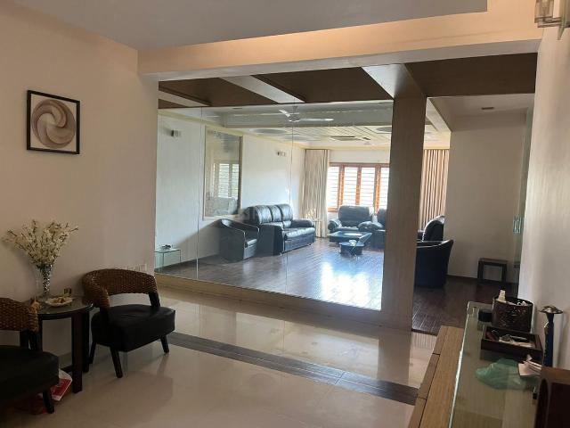 4 BHK Apartment in Prahlad Nagar for resale Ahmedabad. The reference number is 14649424