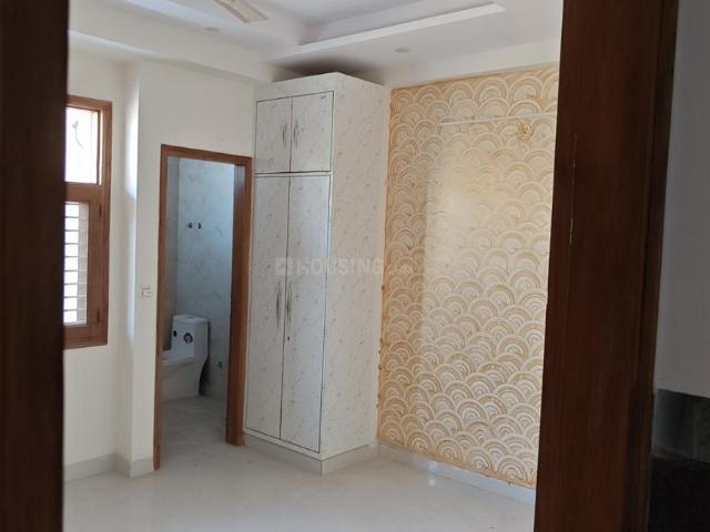 4 BHK Apartment in Rajendra Nagar for resale Ghaziabad. The reference number is 19586209