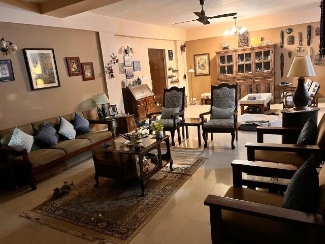 4 BHK Apartment in Tollygunge for resale Kolkata. The reference number is 19437174