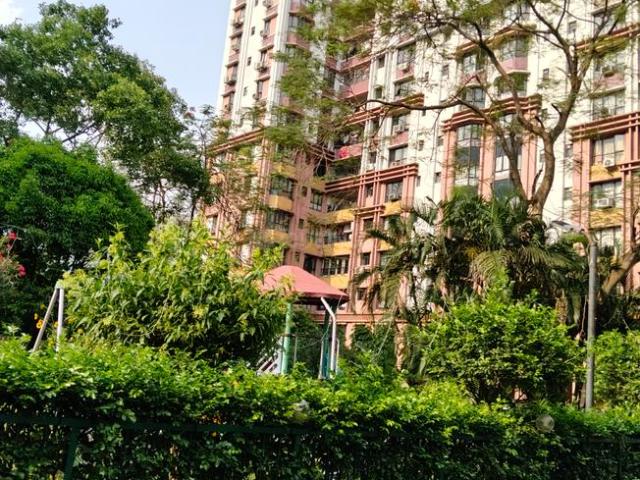 4 BHK Apartment in Topsia for resale Kolkata. The reference number is 20055281
