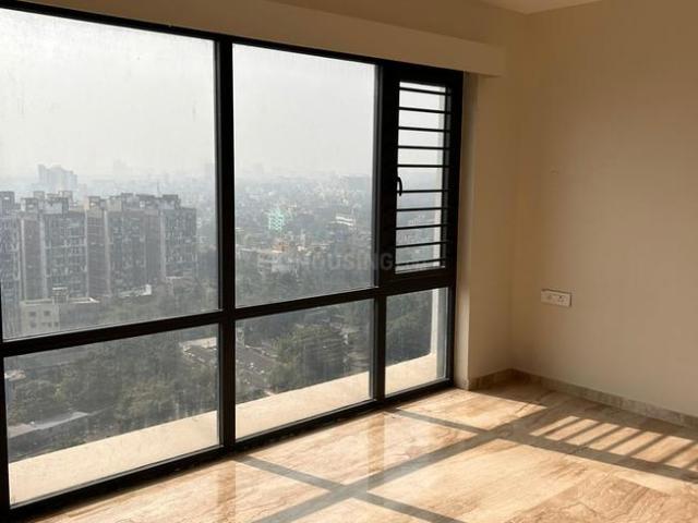 4 BHK Apartment in Tangra for rent Kolkata. The reference number is 19310361