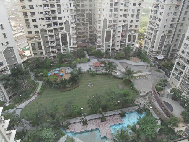 4 BHK Apartment in Tangra for resale Kolkata. The reference number is 19692548