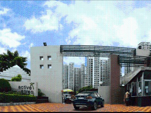 4 BHK Apartment in Tangra for resale Kolkata. The reference number is 19704316