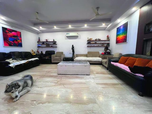 4 BHK Apartment in Tangra for resale Kolkata. The reference number is 19825236