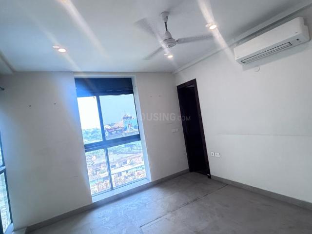 4 BHK Apartment in Tangra for resale Kolkata. The reference number is 19983421