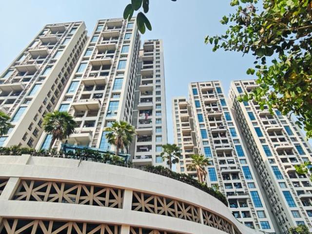 4 BHK Apartment in Tangra for resale Kolkata. The reference number is 20076529