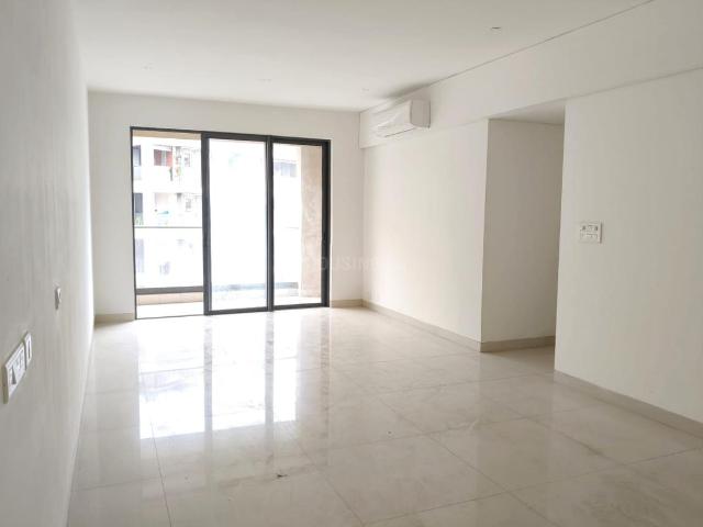 4 BHK Apartment in Tangra for resale Kolkata. The reference number is 20895444