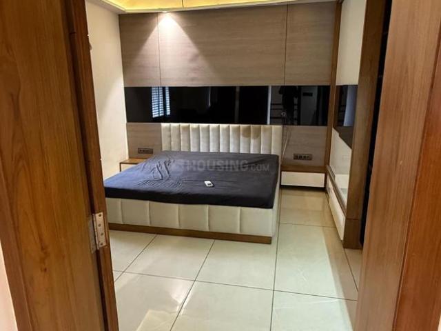 4 BHK Apartment in Thaltej for rent Ahmedabad. The reference number is 18335758
