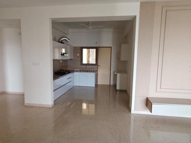 4 BHK Apartment in Thaltej for rent Ahmedabad. The reference number is 19742918