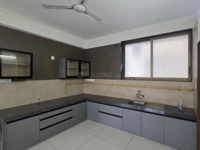 4 BHK Apartment in Thaltej for rent Ahmedabad. The reference number is 19854593