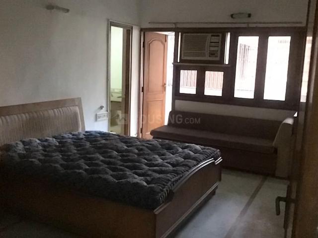 4 BHK Apartment in Thaltej for rent Ahmedabad. The reference number is 19863647