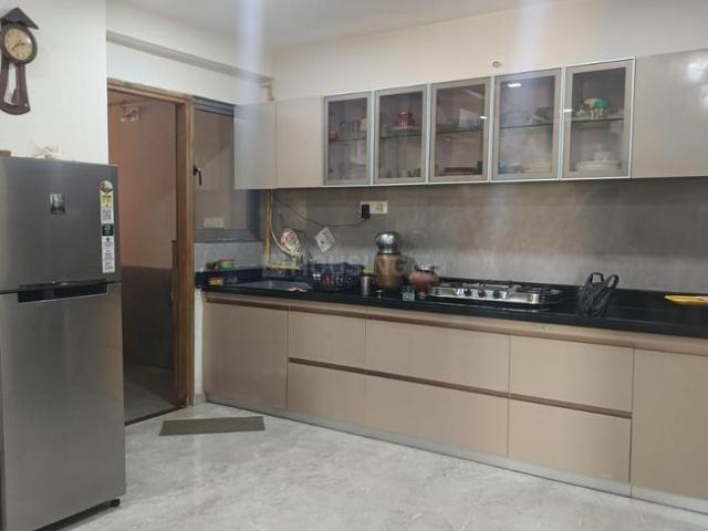 4 BHK Apartment in Thaltej for rent Ahmedabad. The reference number is 19872627