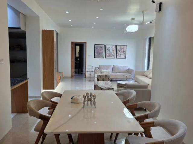 4 BHK Apartment in Thaltej for rent Ahmedabad. The reference number is 20738880