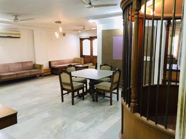4 BHK Apartment in Thaltej for rent Ahmedabad. The reference number is 20036734