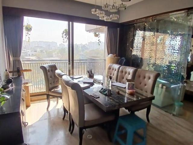 4 BHK Apartment in Thaltej for resale Ahmedabad. The reference number is 19563220