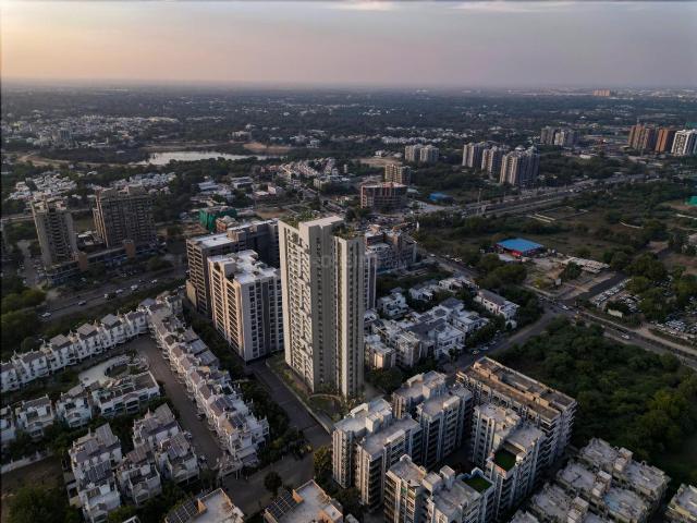 4 BHK Apartment in Thaltej for resale Ahmedabad. The reference number is 19600522