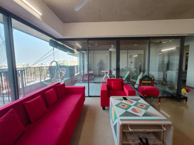 4 BHK Apartment in Thaltej for resale Ahmedabad. The reference number is 19869030