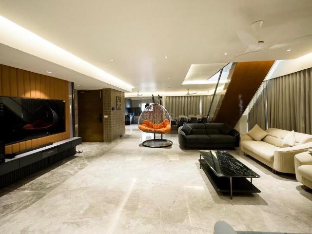 4 BHK Apartment in Thaltej for resale Ahmedabad. The reference number is 20578639