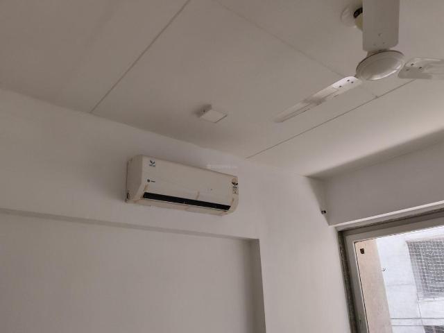4 BHK Apartment in Thaltej for resale Ahmedabad. The reference number is 20694311