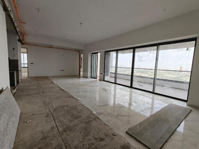 4 BHK Apartment in Thaltej for resale Ahmedabad. The reference number is 20616048