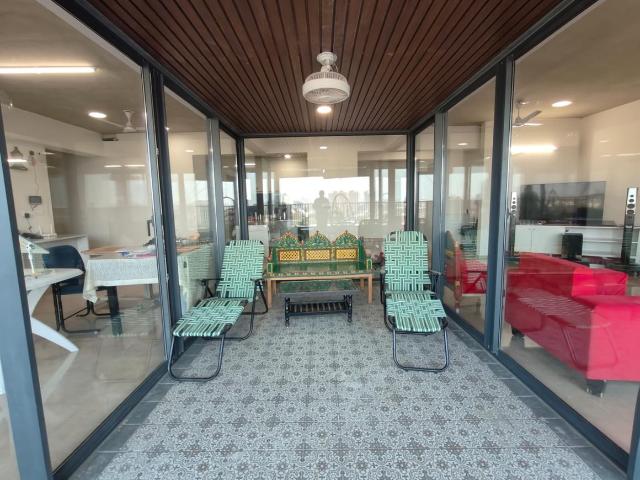 4 BHK Apartment in Thaltej for resale Ahmedabad. The reference number is 20850805