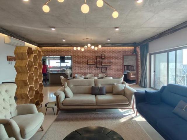 4 BHK Apartment in Thaltej for resale Ahmedabad. The reference number is 20850806