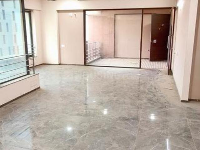 4 BHK Apartment in Thaltej for resale Ahmedabad. The reference number is 20918306