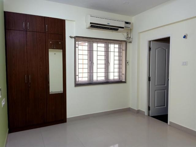 4 BHK Apartment in Thiruvanmiyur for resale Chennai. The reference number is 20421152