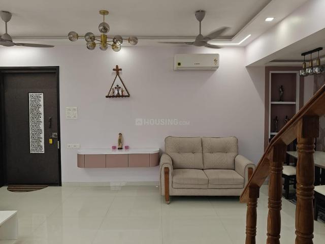 4 BHK Apartment in Ulwe for rent Navi Mumbai. The reference number is 19860516