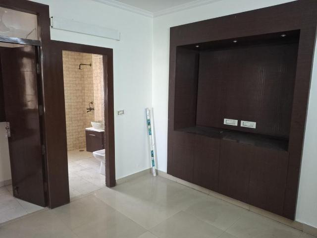 4 BHK Apartment in Vaishali for rent Ghaziabad. The reference number is 20629615