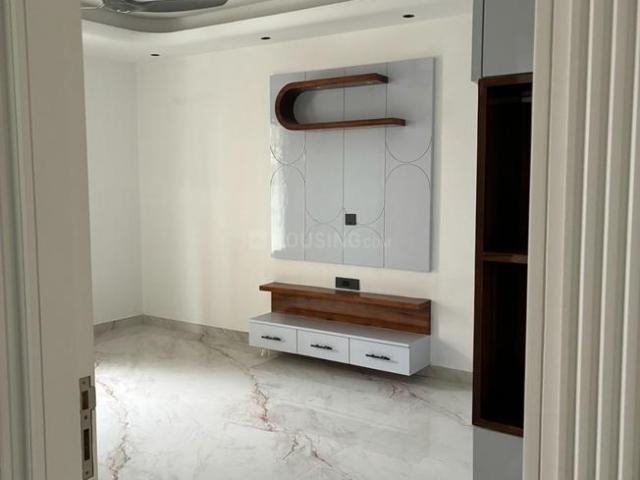 4 BHK Apartment in Vaishali for resale Ghaziabad. The reference number is 20494035